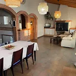 Villa Moli Den Burch
